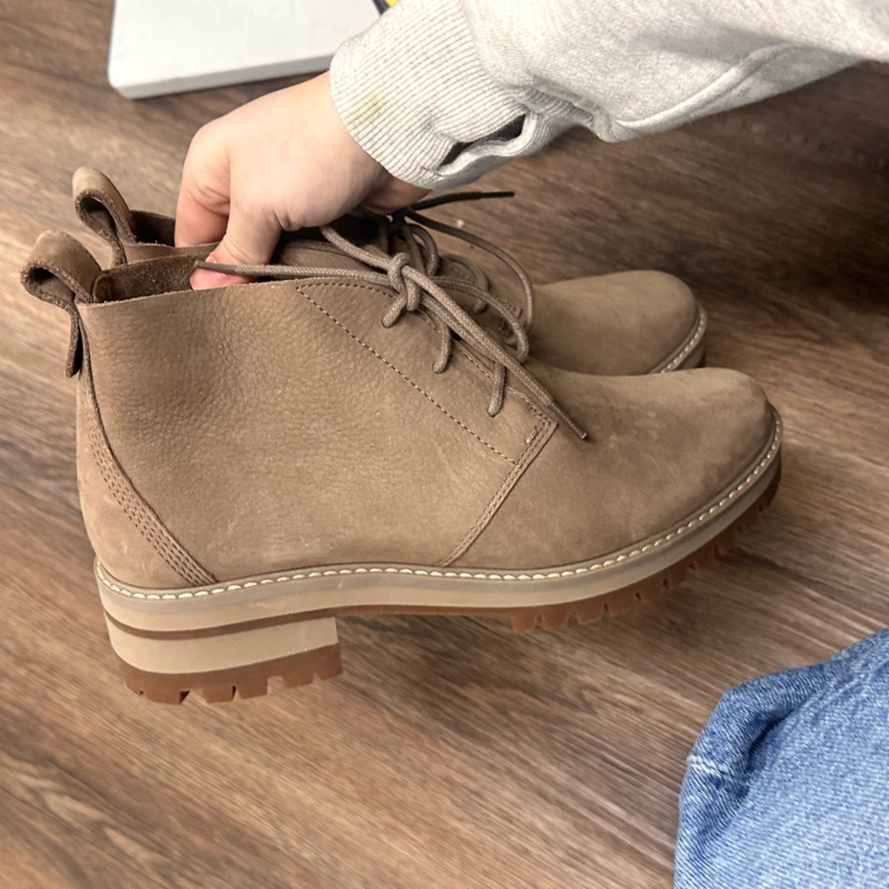 Timberland Women's Courmayeur Valley Chukka Boots in taupe nubuck leather - Picture 5 of 8